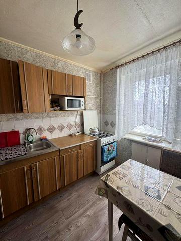 Здається 2к квартира на м-ні Жовтневому