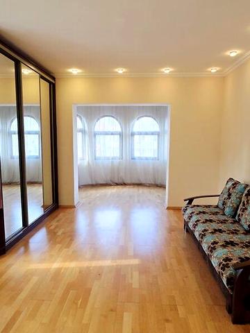 Довгострокова оренда 5к Дім Балтиморська (Посмітного) вулиця