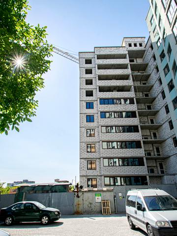 Петра Батьківського вул., 14а