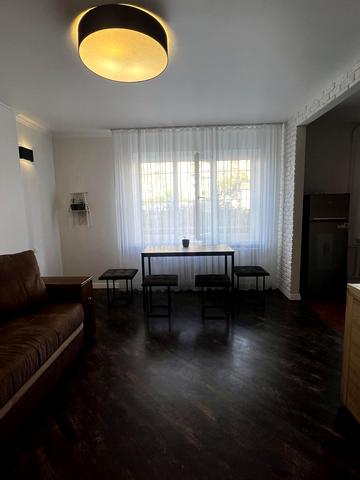 Миколи Амосова вул., 21