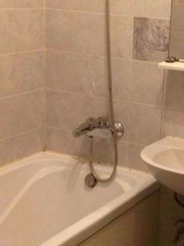 Здається кімната в квартирі на Новомістенскіій .