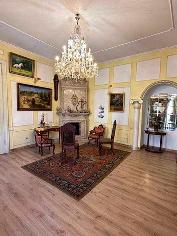 Сдам  5ти комнатную квартиру в Центре