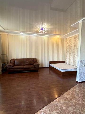 Сдам 1 комнатную  квартиру в 3 жемчужине на Таирова ( низкий этаж)