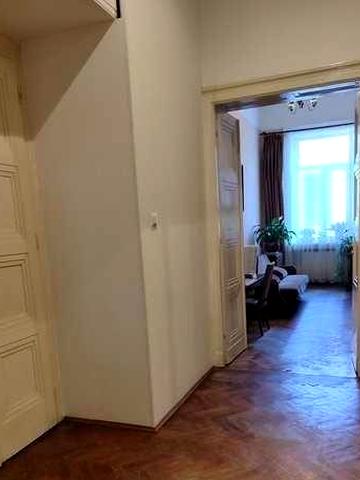 Продаж 3 кімнатної квартири вул. Беринди м. Львів