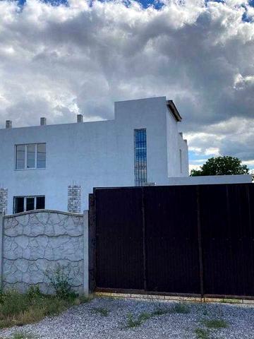 Сдам шикарный  2 этажный дом 205 м2  возле Каравана, ул. Онежская