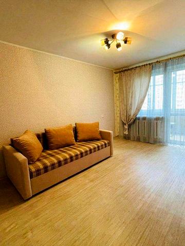 Хороша квартира на Митниці.