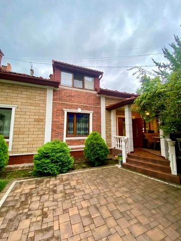 Ексклюзивна квартира з власним двором на площі Філармонії