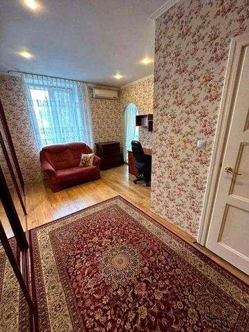 Оренда двох кімнатної квартири + кухня студія по вулиці Коновальця.