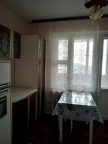 2-кім. Виноградар, ТЦ Ретровіль, напівпуста.