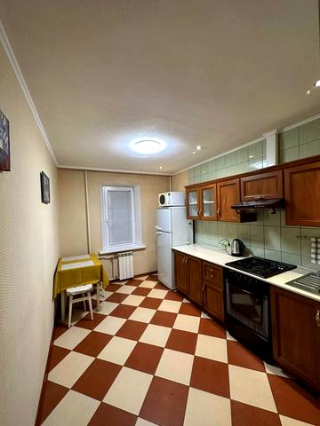 Леоніда Бикова бульв., 5