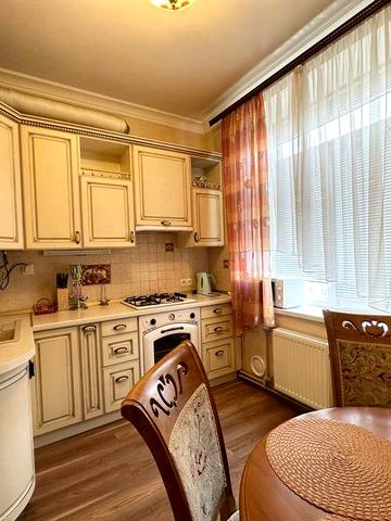 Здається  2 к  кв.  Вул. Воскресенська, центр