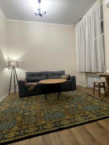 Тарасівська вул., 8