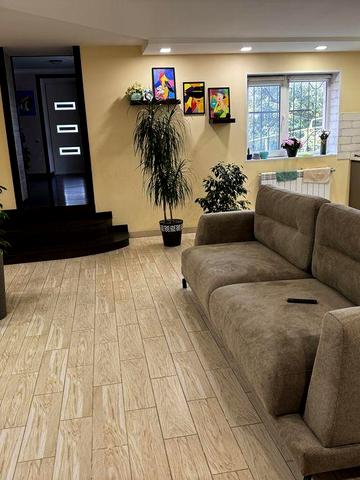 Затишний 2 поверховий будинок