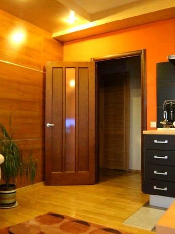 Без комісії, євродвушка на площі Шевченка в Оболонському районі Київ