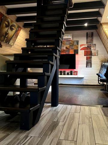 Будинок  біля річки, в центрі Турбова