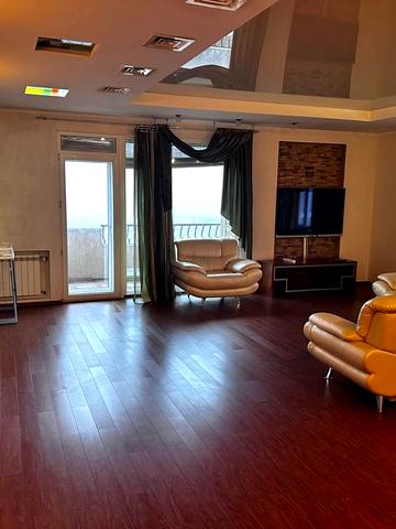 Сімферопольська вул., 11