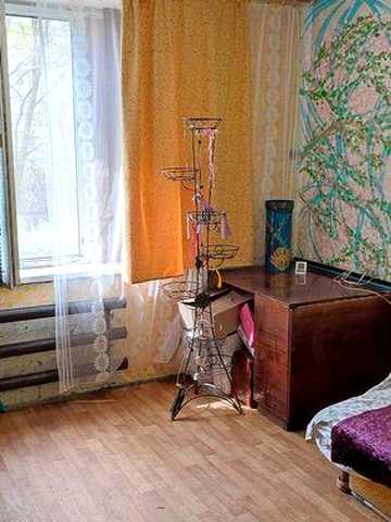 Продам 2-к кв.на третьому поверсі у житловому стані