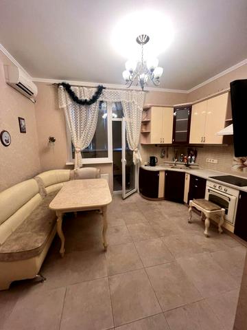 Академіка Корольова вул., 5/4
