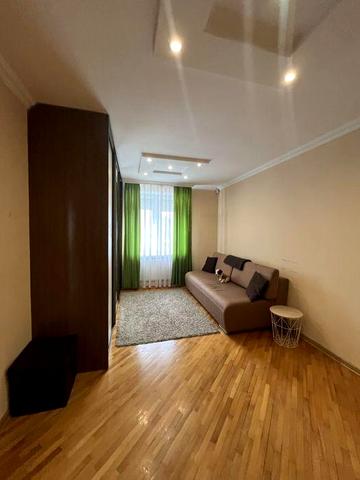 Здається трикімнатна квартира в Мукачево/ Росвигово