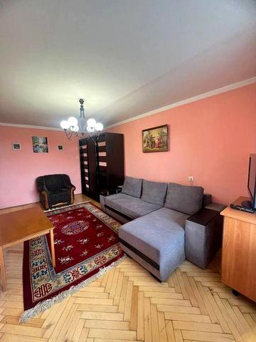 Оренда  2 кім квартири по вул Б.Хмельницького