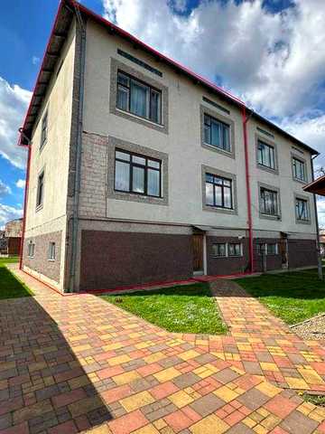 Продається житловий будинок у карпатах