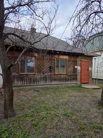 Продам 1/2 будинка в м.Овруч.