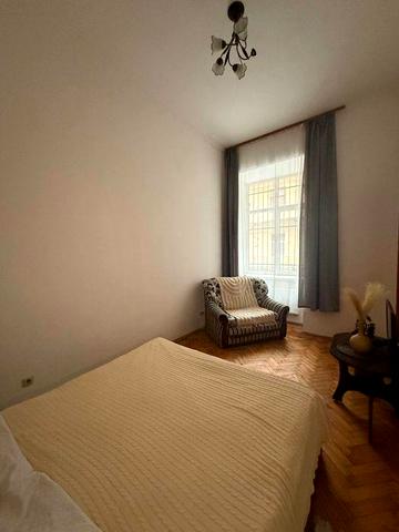 Оренда двокімнатної квартири в центрі Львова | Площа Ринок