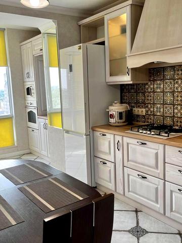 Володимирська вул., 1