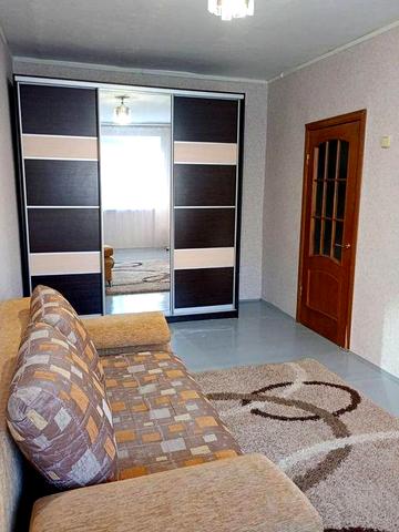 1 к квартира 1 поверх  вул.Грушевського 87