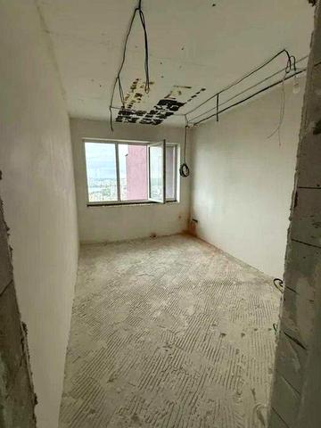 Квартира на продаж без ремонту з гарним краєвидом на Харківському шосе