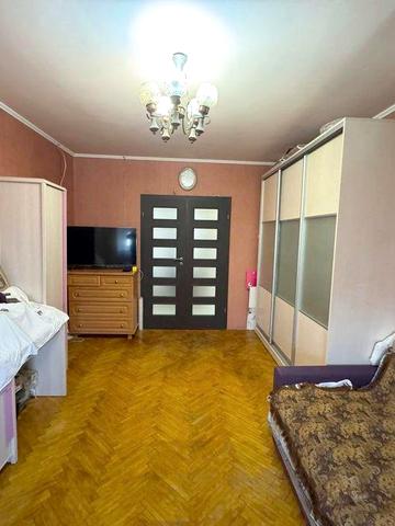Вулиця Петра Вершигори 5 , Райдужний масив , 4-кімнатна площею 75 кв.м. Без комісії.