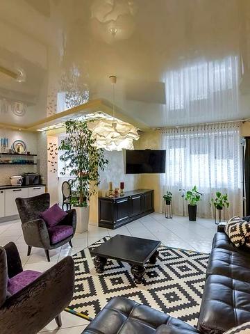 Дніпровська набережна вул., 19