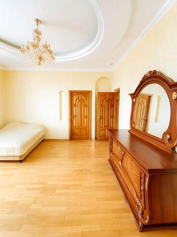 Антоновича вул. (Горького), 8