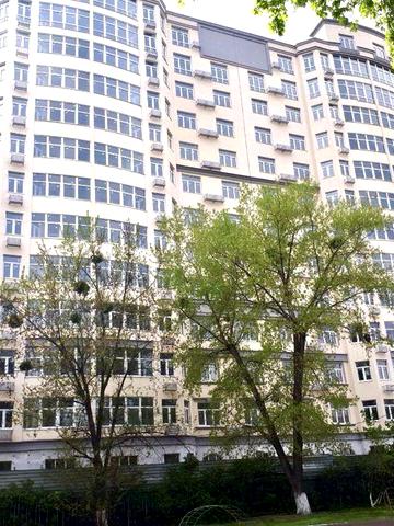 Своя велика квартира  104 м с генератором и з своим опаленям  для дома Жк на Бедевельніків