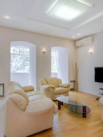 Антоновича вул. (Горького), 3