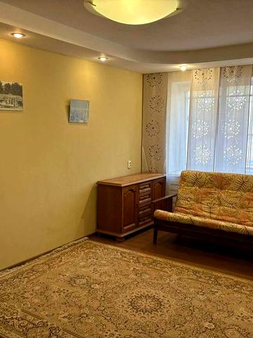Продаж трикімнатної Якуба Коласа буд.1-в  з газовою плитою, ремонтом та технікою Ст.М.Святошин  15 хв транспортом.