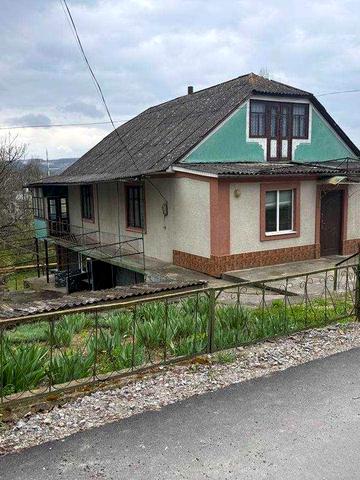 Продаж двоповерхового будинку