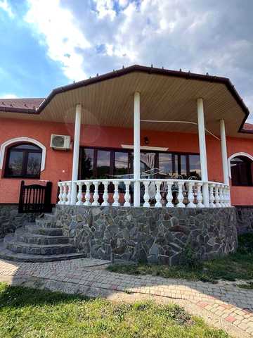 Продам будинок 412 м2 приват ділянка 18 сот Берегово вул. Чігосуг 14