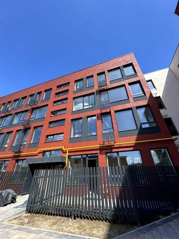 ЄОСЕЛЯ з ремонтом 65,7м2 з двориком в Святопетрівському БЕЗ КОМІСІЇ ЖК Петрівське містечко 2