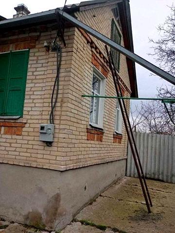 Продам будинок в Дергачах для невеликої родини, цегляний, на високому цоколі