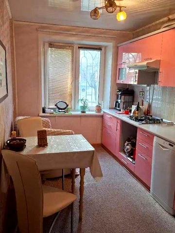 Продам 4к квартиру по вул. Березинська 35 (Лівобережний-3)