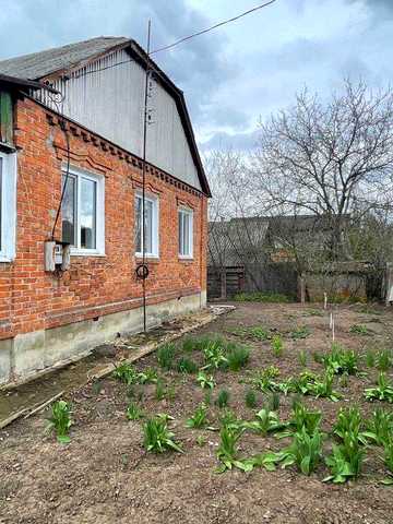 Добротний цегляний будинок  В 20 хвилинах від Харкова. Селище Буди.