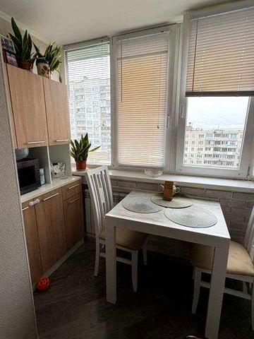 Продам 1 к кв на Дмитра Павличка 3