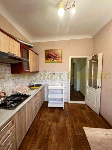 Здається в оренду 2-кімнатна квартира в самому серці центру — проспект Соборний (район вул. Миру, 2-й будинок від проспекту).