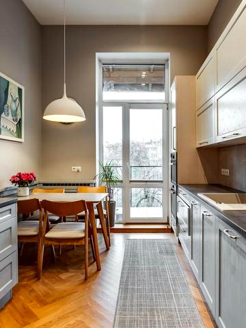 Євгена Коновальця вул. (), 95