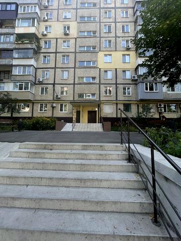 Героїв просп., 12