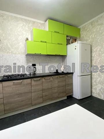 Каштанова вул., 8