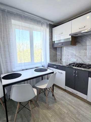 Продам квартиру 2х.комнатную,ул.Заводська,Желтые Воды