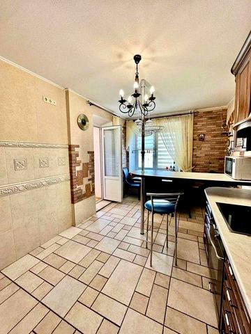 Братства Тарасівців 12/37, оренда 4-к квартири, метро Харківська 5 хв!