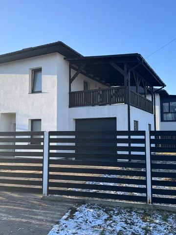 Продається сучасний двоповерховий будинок у с. Рованці